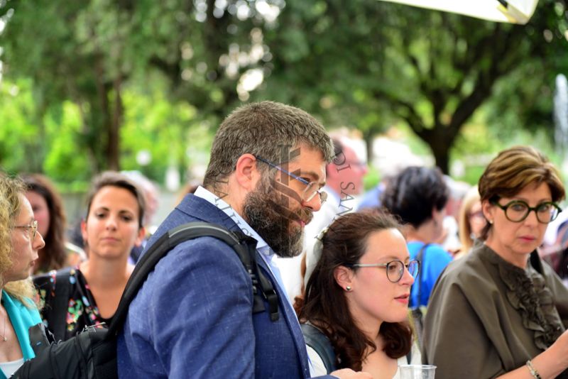 Alcuni invitati al Convegno Formazione e Ricerca in Igiene e Sanità Pubblica durante il rinfresco tenutosi nel Giardino dell'Istituto Superiore di Sanità