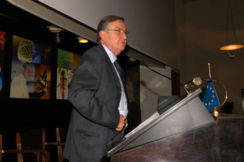 Il Prof. Giorgio Bignami introduce il Convegno "Storie e memorie dell'Istituto Superiore di Sanità"