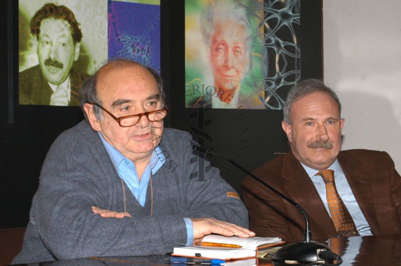 Alessandro Portelli (Consigliere Delegato dal Sindaco di Roma per la tutela  e la valorizzazione della memoria storica della città di Roma). Al suo fianco il Prof. Giovanni Paoloni