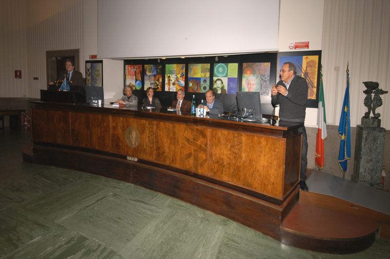 Intervento del Prof. Stefano Vella con altri relatori al suo fianco