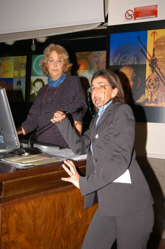 La Dott.ssa Paola De Castro interviene al Convegno. Al suo fianco Sara Modigliani