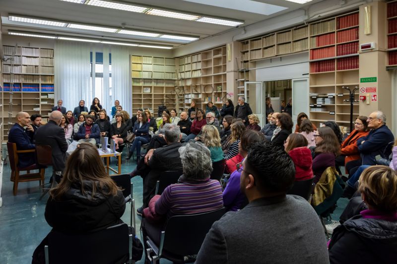 Panoramica sui partecipanti alla presentazione del libro "Non è mai morto nessuno" del Dott. Alessandro Mustazzolu