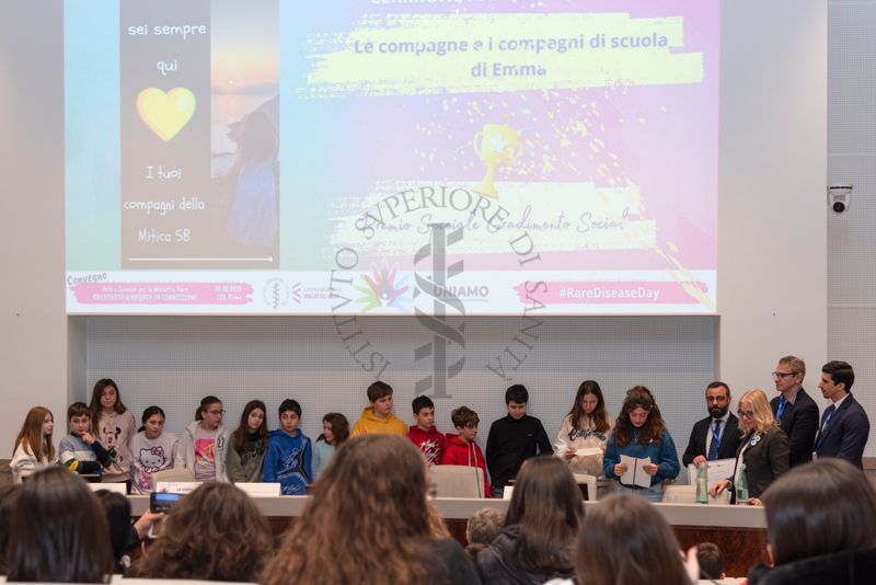 Le compagne e i compagni di classe della scuola primaria IC "Anna Fraentzel Celli" ricordano Emma