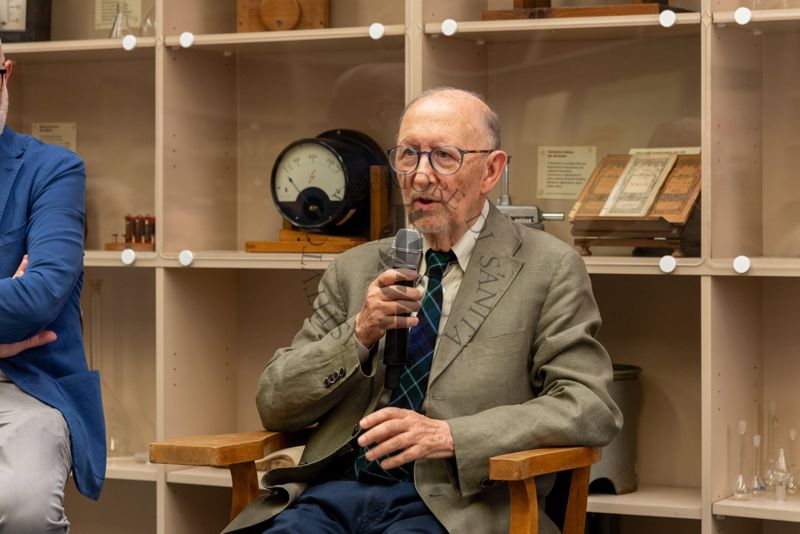 Intervento del Prof. Antonio Cassone, ex Dirigente di Ricerca e Direttore del Dipartimento di Malattie Infettive, Parassitarie ed Immunomediate dell'ISS