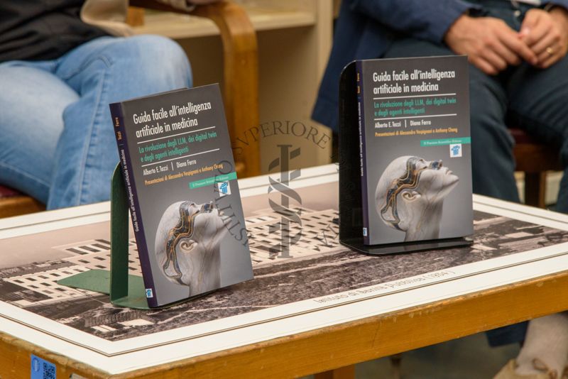 Il libro "Guida facile all'intelligenza artificiale in medicina" di Alberto Eugenio Tozzi e Diana Ferro