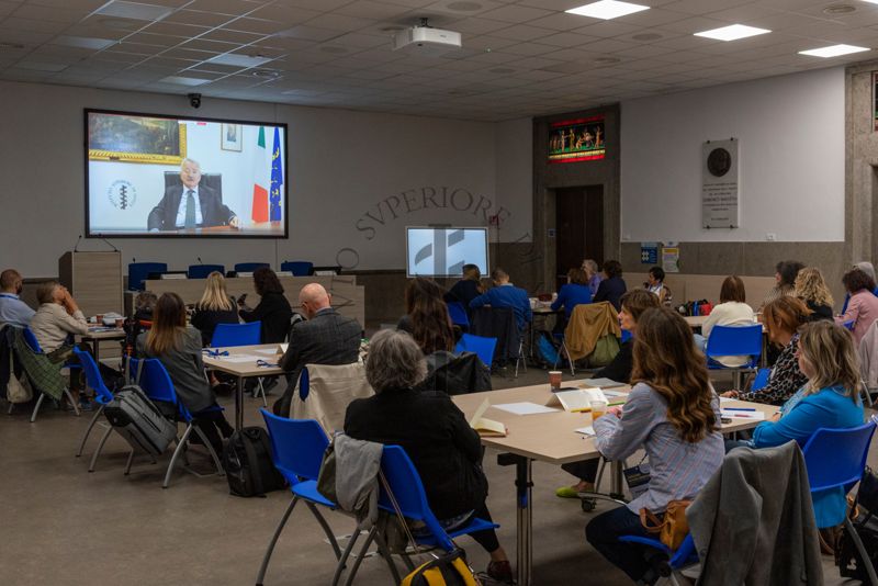 Panoramica sui partecipanti al corso durante l'intervento in video conferenza del Prof. Antonio Bellantone, Presidente dell'Istituto Superiore di Sanità