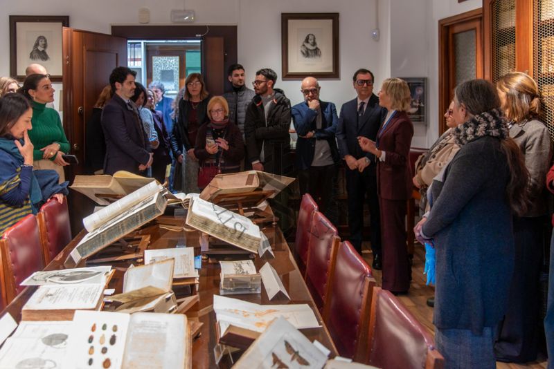 Panoramica sui partecipanti all'evento "13 libri, 3 voci" Biblioteca dell'ISS durante l'intervento della Dott.ssa Paola Ferrari, Coordinatrice del Fondo Rari della Biblioteca