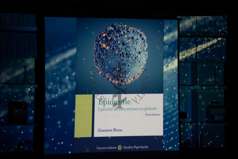 La copertina del libro "Epidemie - I perché di una minaccia globale" di Giovanni Rezza