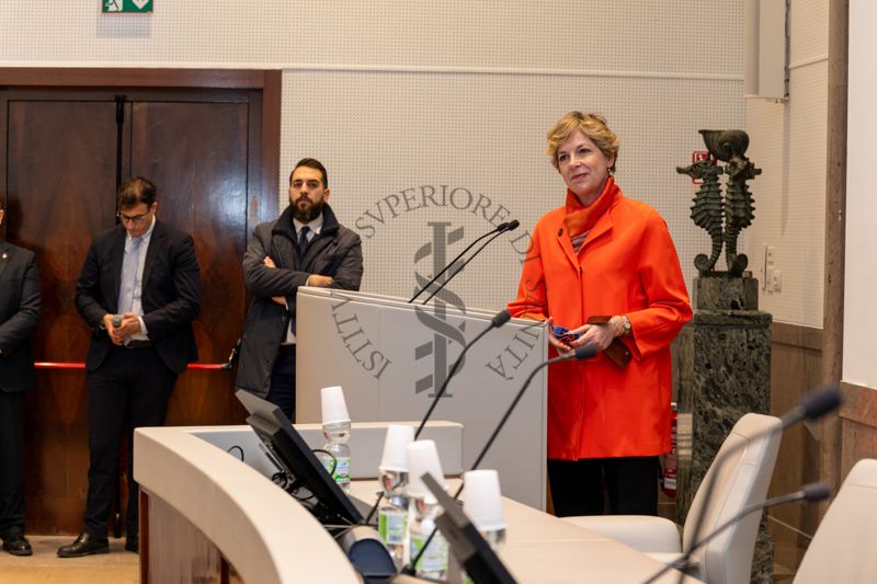 La dott.ssa Evis Sala ministra della Salute e del Benessere sociale dell'Albania durante il suo intervento