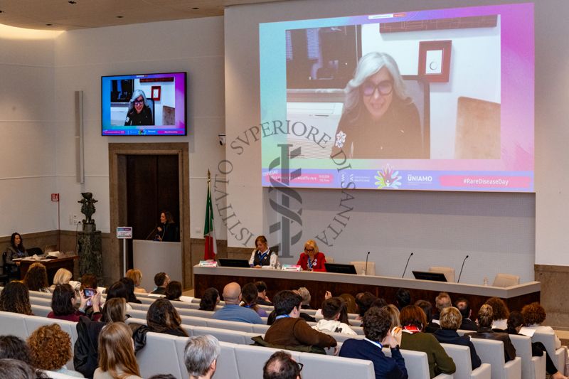 Intervento da remoto della Dott.ssa Maria Luisa Scattoni, Direttore del Centro Nazionale Malattie Rare dell'Istituto Superiore di Sanità