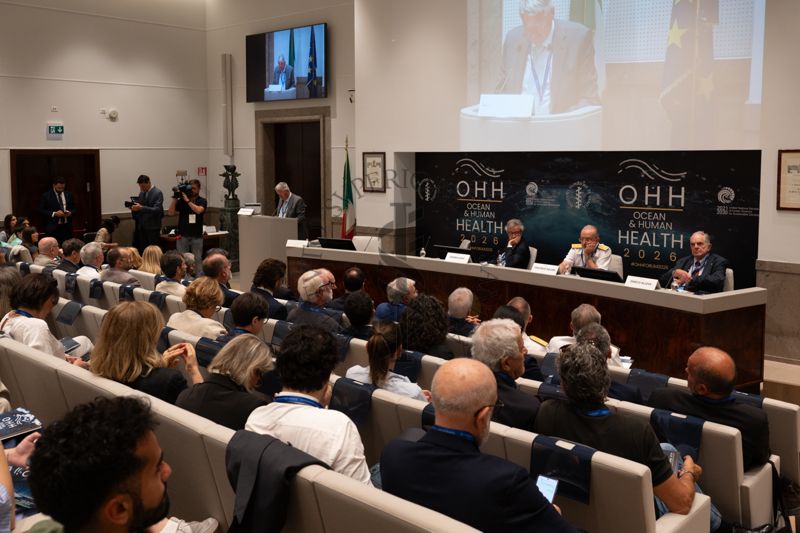 Panoramica sui partecipanti al Congresso "Ocean Human Health" durante l'intervento del Prof. Rocco Bellantone, Presidente dell'Istituto Superiore di Sanità