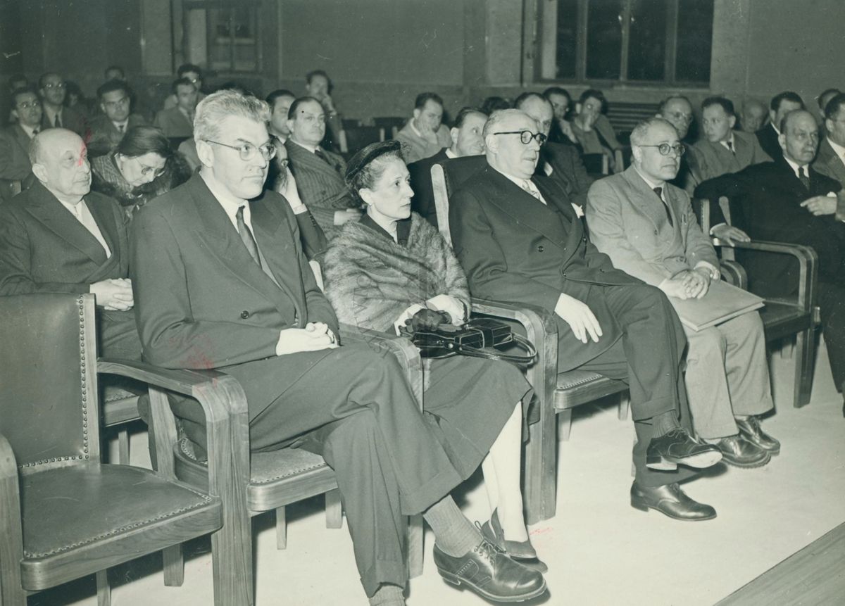 Parte della platea di un'aula dell'Istituto Superiore di Sanità. Si riconosce in prima fila il Prof. Marotta alla sinistra di una signora