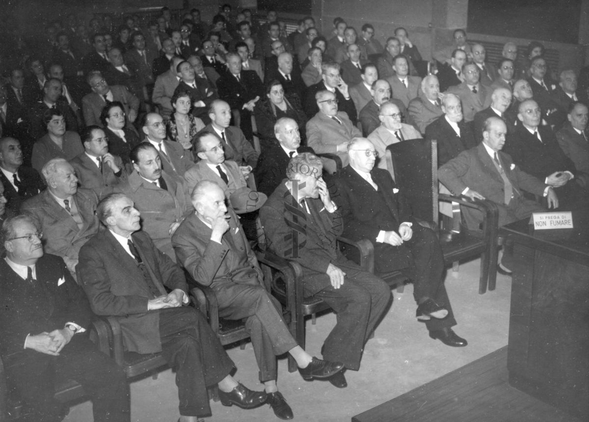 Parte dell'uditorio nell'aula magna dell'Istituto Superiore di Sanità durante la relazione del Prof. Bonino. Inquadrato il Prof. Marotta in prima fila (quinto da sinistra)