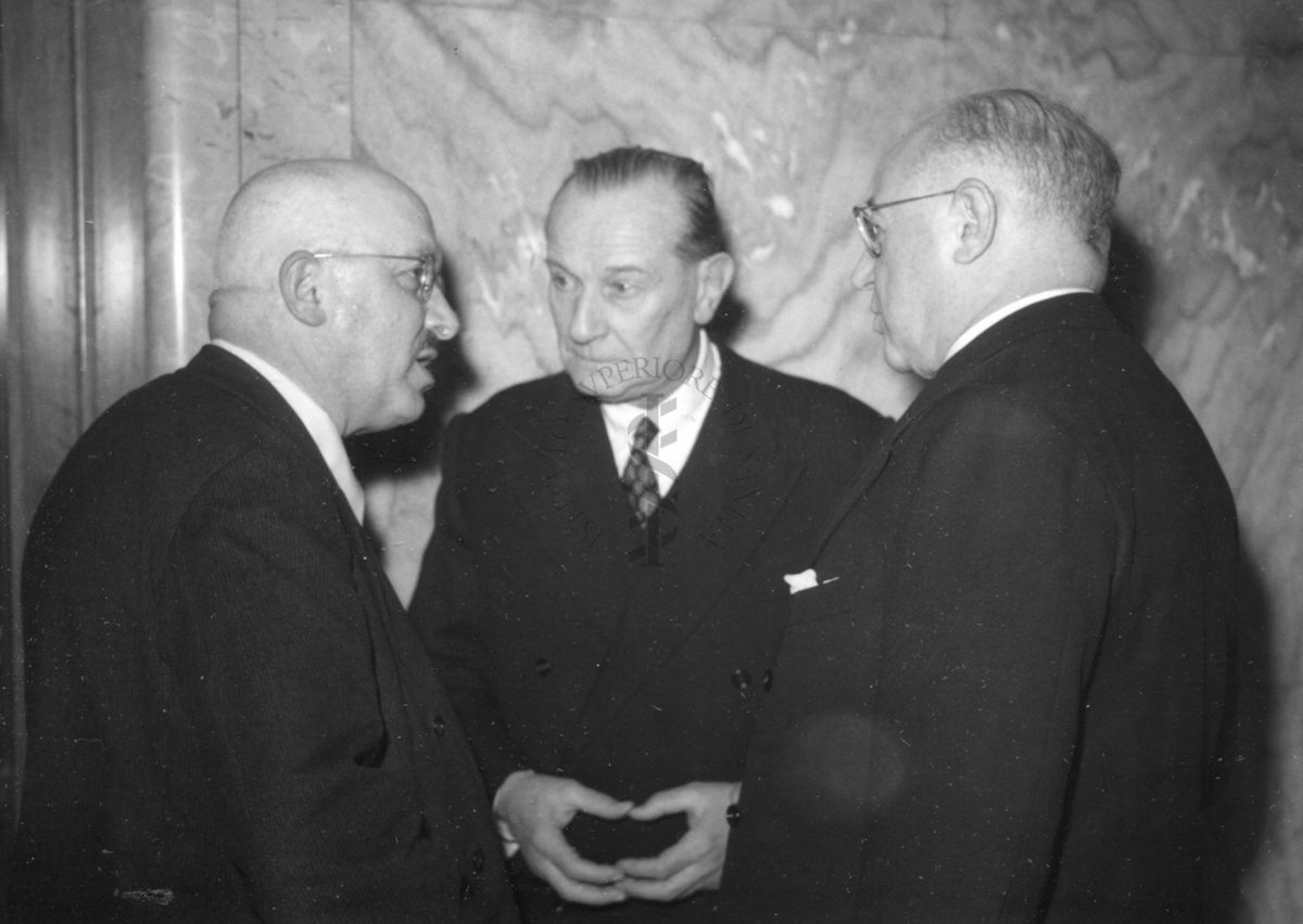 Foto di gruppo con il Prof. Giovanni Battista Bonino (a sinistra) e il Prof. Domenico Marotta (a destra) con il Dott. Massimo Pantaleoni