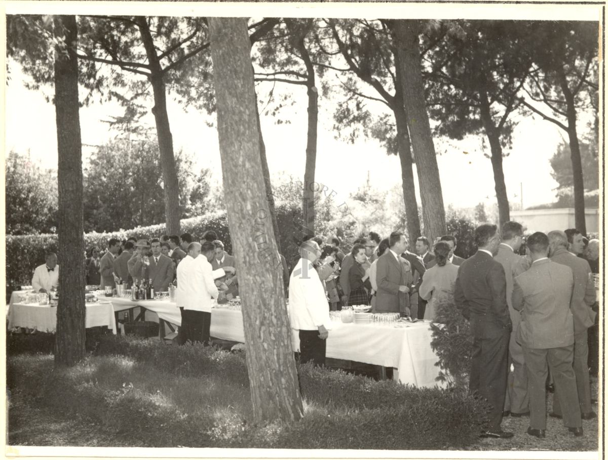 Il buffet in giardino dopo il convegno del Dr Longo