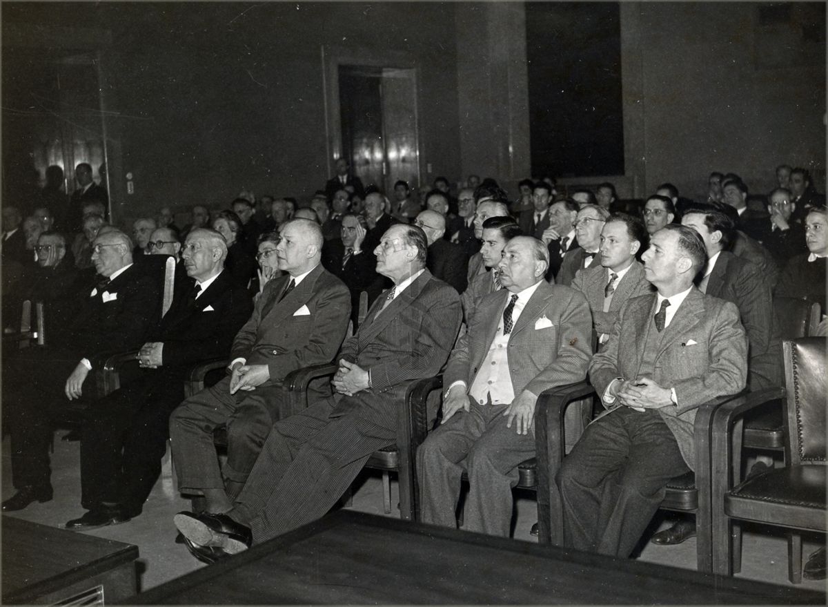 Parte dell'uditorio presente in aula magna alla conferenza del Prof. Antoine Lacasasgne. In prima fila, da sinistra: il Prof. Domenico Marotta (primo) e il Dr. Massimo Pantaleoni (quarto).