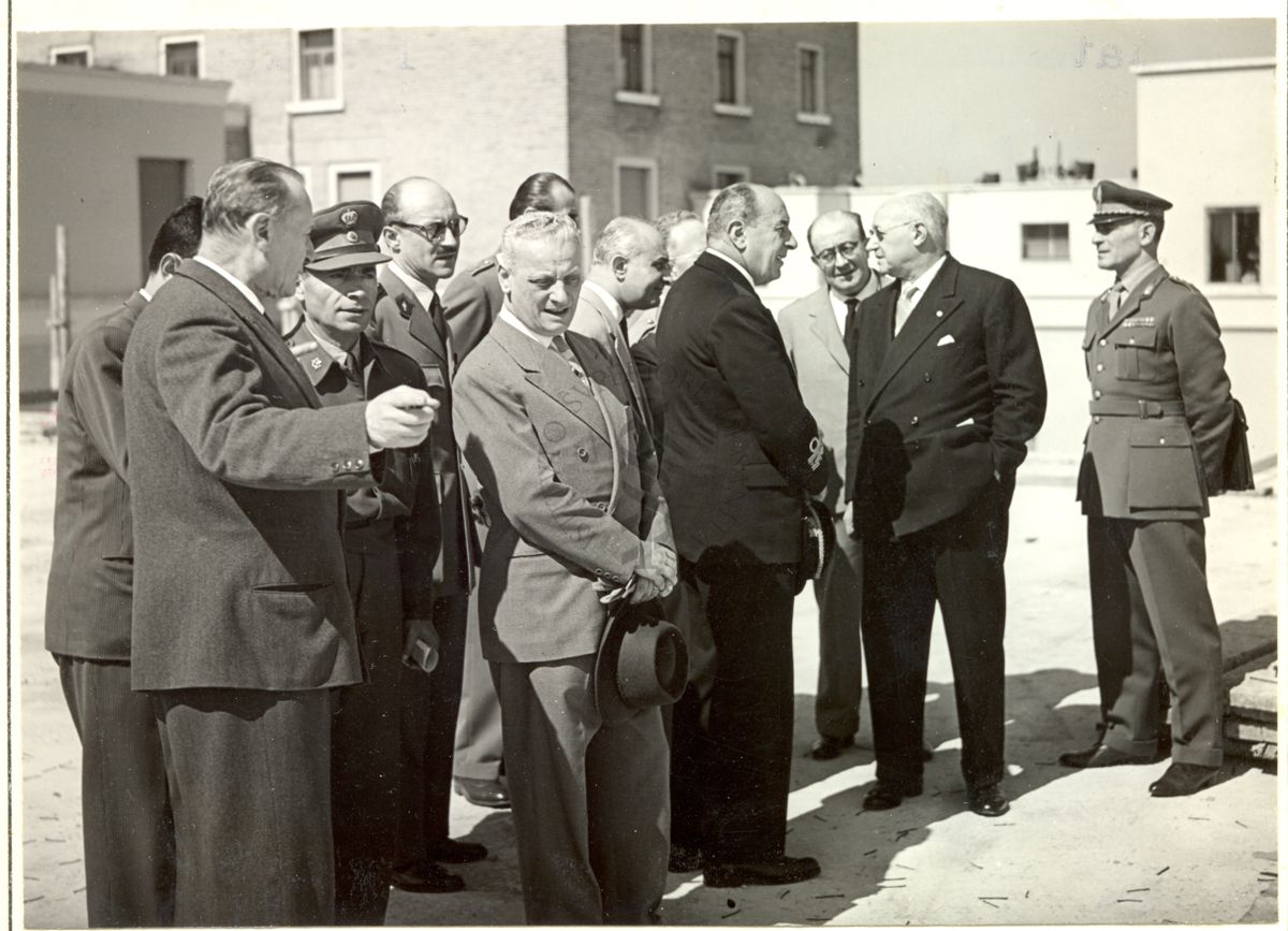 Visita all'Istituto Superiore di Sanità da parte di una Delegazione del Comando Alleato in Europa guidata dal Contrammiraglio Ferruta e da S.E. Pavone