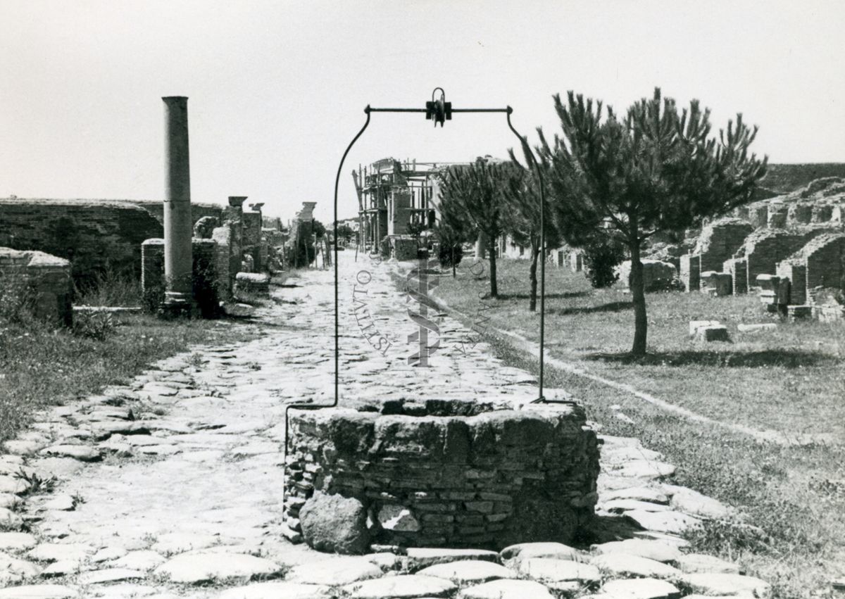 Una strada di Ostia Antica