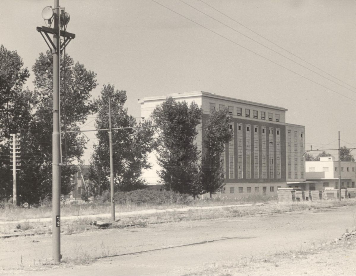 Il grande mulino visto dalla stazione ferroviaria di Littoria