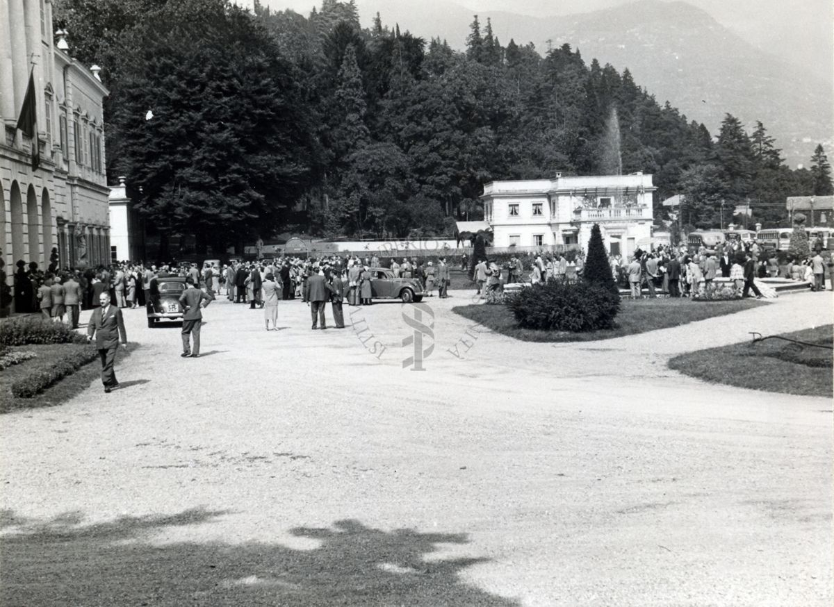 Ripresa dei giardini della Villa Olmo-Odescalchi a Como, visitata in occasione del Congresso internazionale di Chimica tenutosi a Milano