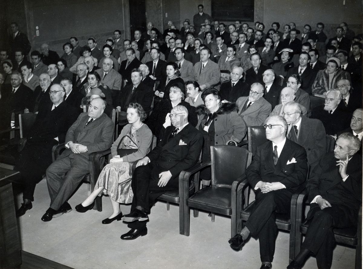 Parte dell'uditorio intento ad ascoltare la conferenza del Prof. C. Heymaus. In prima fila (terzo da destra) il Prof. Domenico Marotta