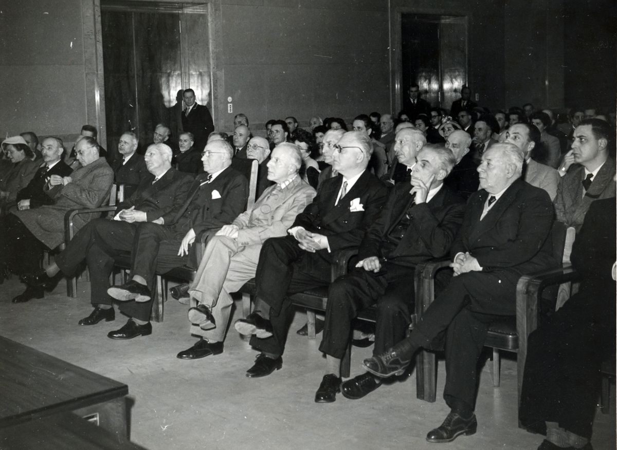 Parte dell'uditorio intento ad ascoltare la conferenza tenuta dal Prof. Igino Spadolini. In prima fila il Prof. Domenico Marotta (quinto da sinistra)