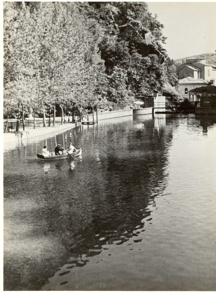 Veduta del piccolo laghetto delle terme