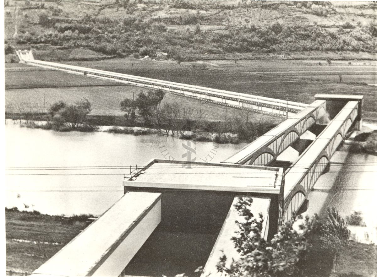 Acquedotto del Peschiera - attraversamento del fiume Tevere su ponte