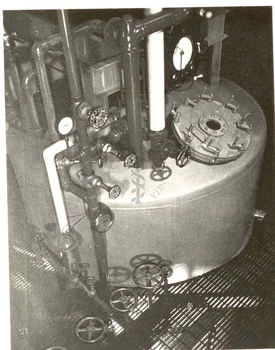 Veduta superiore di una cisterna di fermentazione: osservare il complesso sistema che ne regola il funzionamento (Abbott)