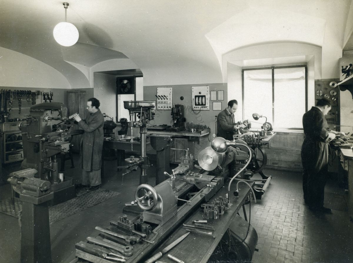 Immagine di una officina meccanica dell'Istituto di Sanità Pubblica