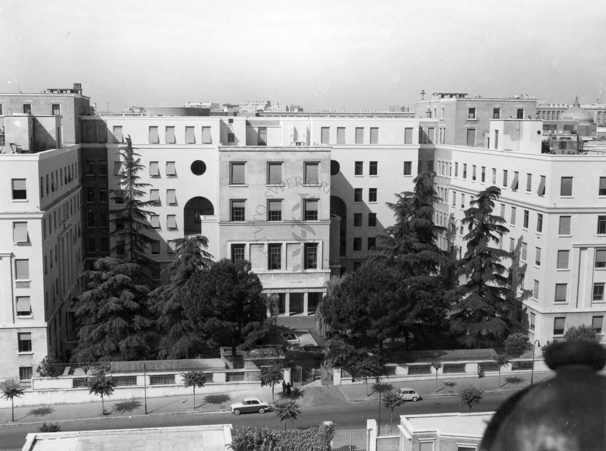 Parte posteriore dell'Istituto Superiore di Sanità, vista dalla torre degli stabulari