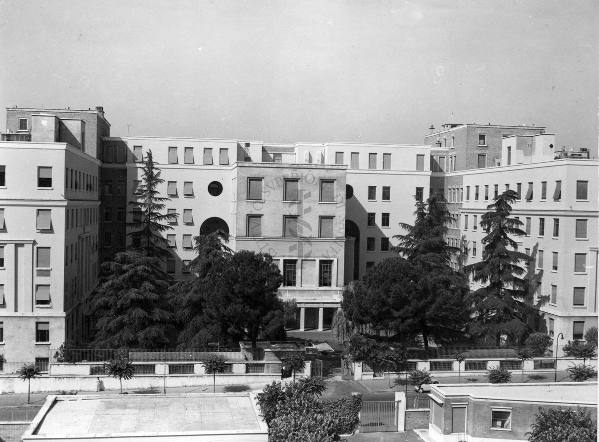 Parte posteriore dell'Istituto Superiore di Sanità, vista dalla torre degli stabulari