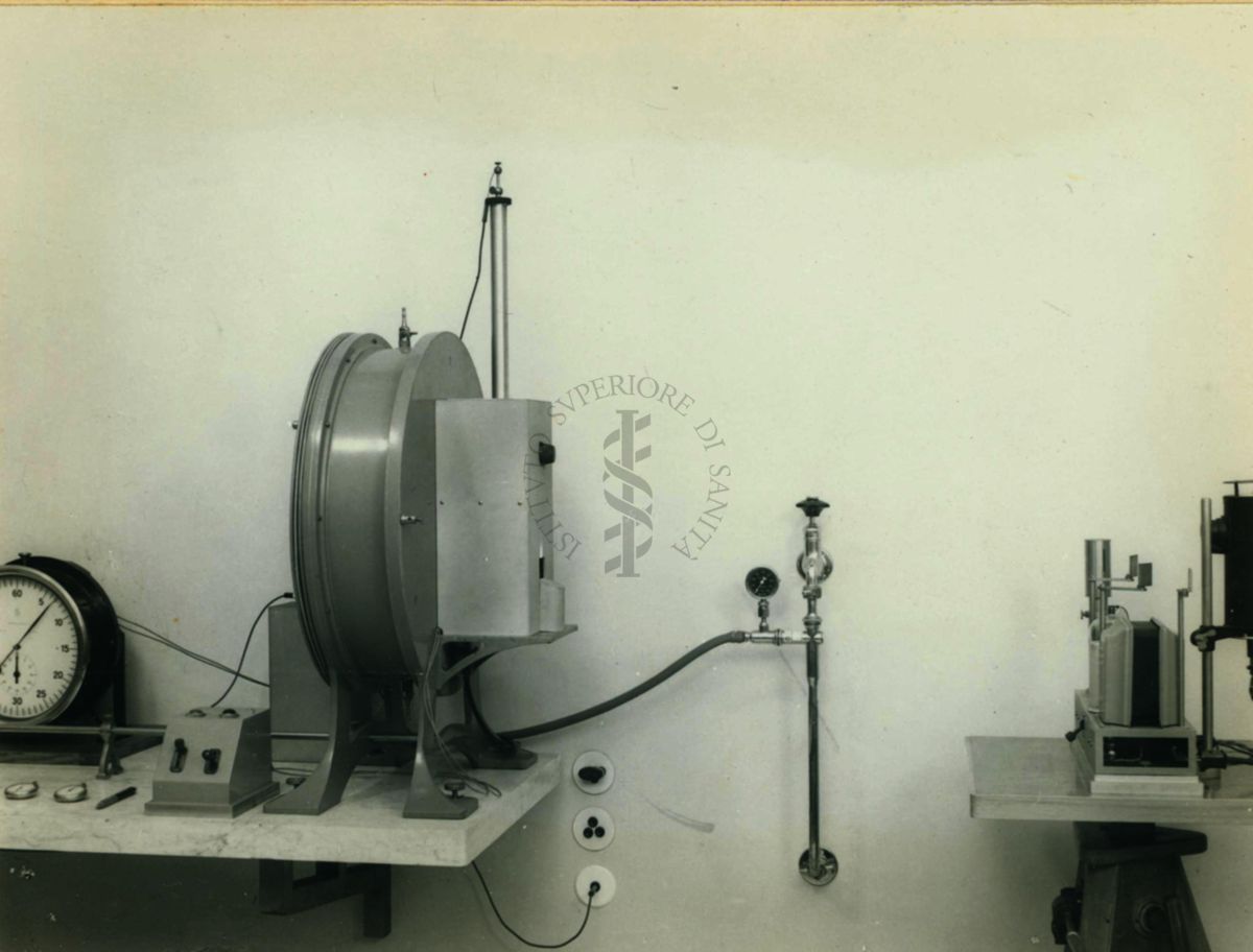 Immagine di un apparecchio di misurazione radio del laboratorio di Fisica dell'Istituto Superiore di Sanità