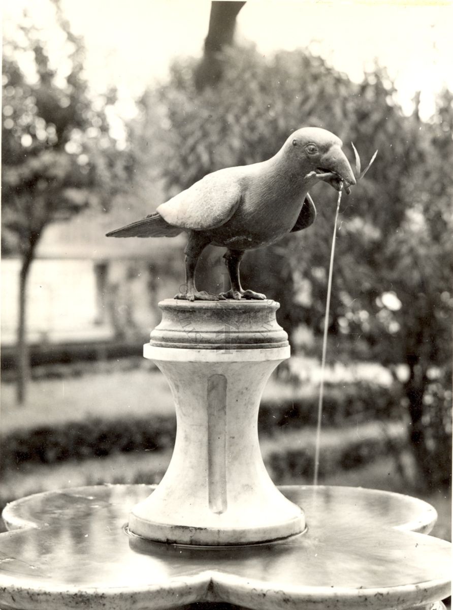 Immagine di una fontanina di un giardino dell'Istituto Superiore di Sanità