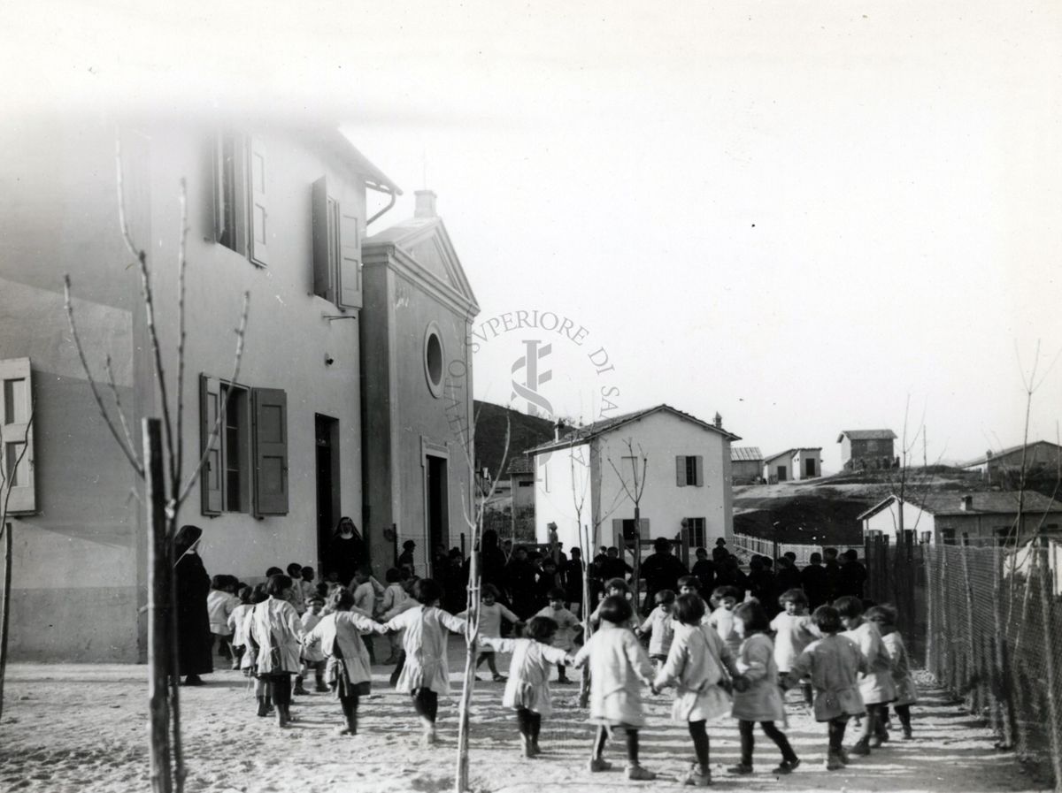 Direttissima Firenze-Bologna: Cantiere di Lagaro; scuola, asilo e chiesa nel villaggio operai