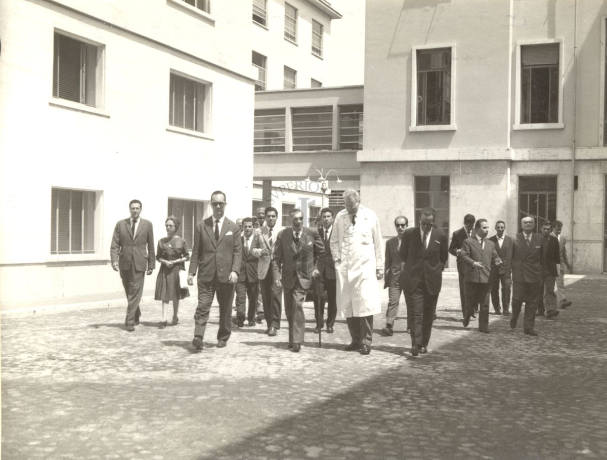 Un gruppo di studenti laureandi in Veterinaria dell'Università del Cile, accompagnati dall'Ambasciatore in Italia S. E. Santiago La Barca, visita l'Istituto Superiore di Sanità