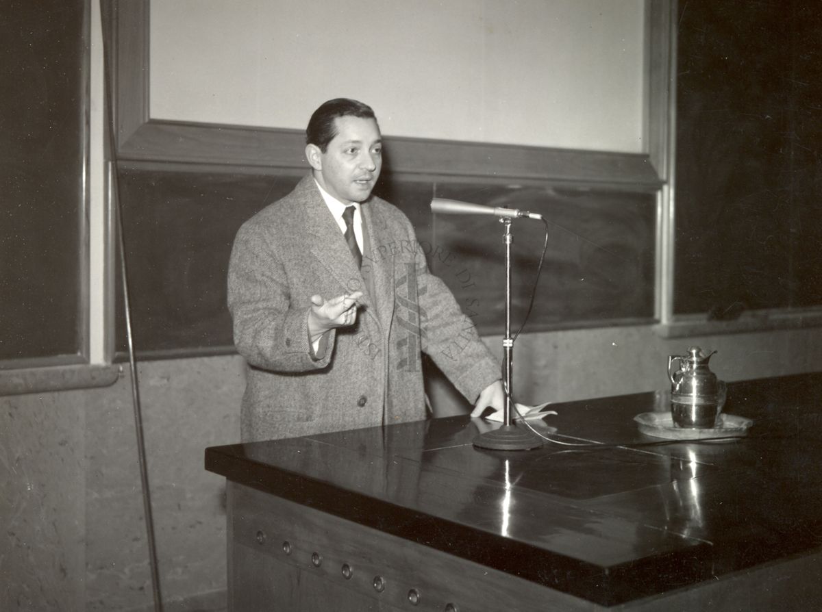 Conferenza del Prof. Ugo Marotta tenuta nell'anfiteatro dell'Istituto Superiore di Sanità.