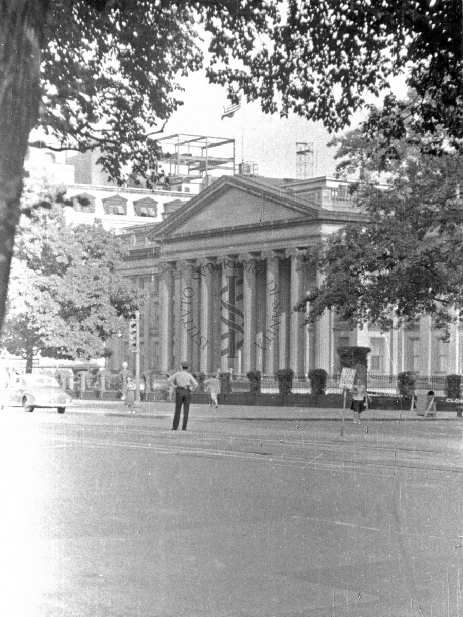 Nella foto il Ministero del Tesoro di Washington