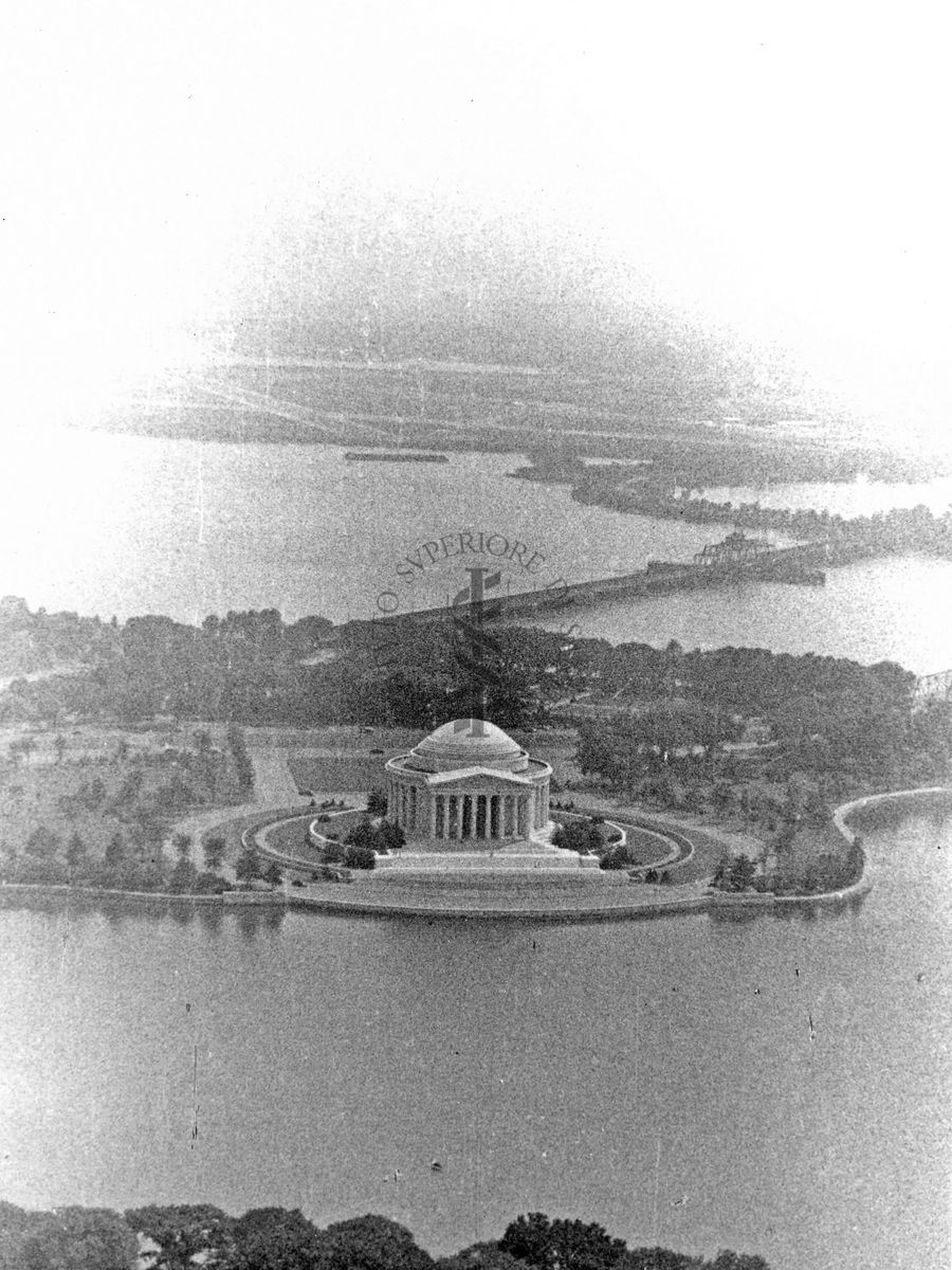 Nella foto la tomba di Thomas Jefferson, terzo presidente degli Stati Uniti d'America, Washington