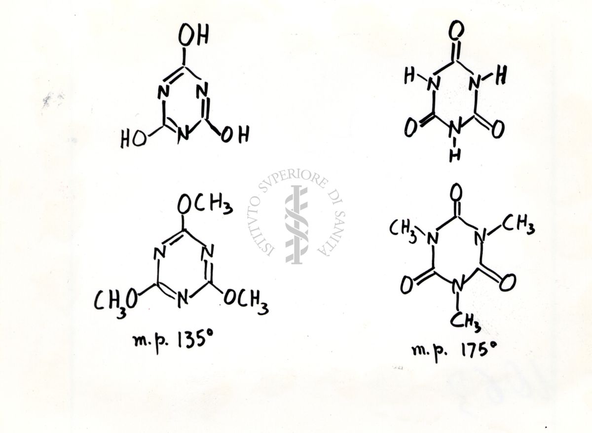 Esempi di tautomeri: 1,3,5-triazina-2,4,6-triolo (acido cianurico) e 1,3,5-triazinano-2,4,6-trione; 2-4-6-trimetossi-1-3-5-triazina e 1,3,5-trimetil-1,3,5-triazinano-2,4,6-trione. Nel secondo caso viene mostrata la variazione dei punti di fusione dei tautomeri