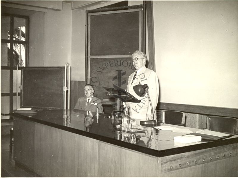 Relazione tenuta dal Prof. Donald Devereux Woods durante il VI Congresso Internazionale di Microbiologia