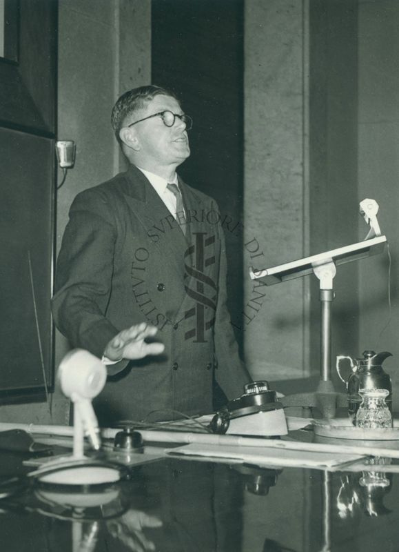 Il Prof. Sir F. Macfarlane Burnet durante il suo intervento