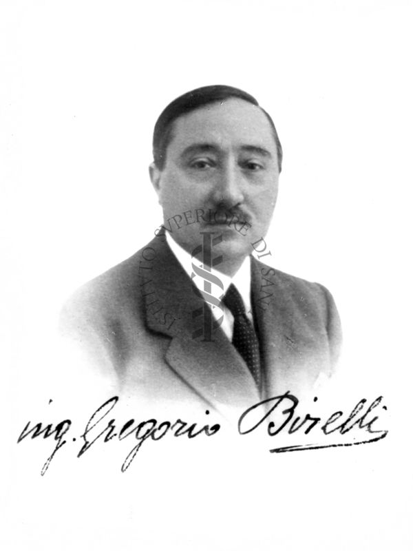 Ing. Capo Gregorio Birelli, che ha diretti i lavori per la costruzione dell'Istituto Superiore di Sanità. Fu Capo del Laboratorio d'Ingegneria Sanitaria