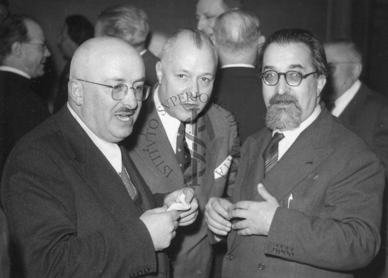 Foto di gruppo di tre uomini tra cui il Prof. Giovanni Battista Bonini (primo da sinistra); il Prof. Francesco Giordani (primo a destra)