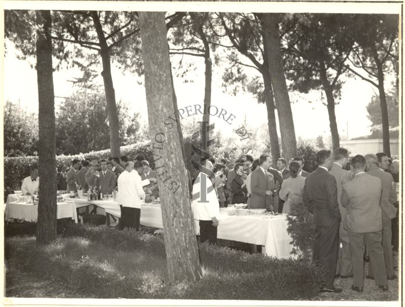 Il buffet in giardino dopo il convegno del Dr Longo