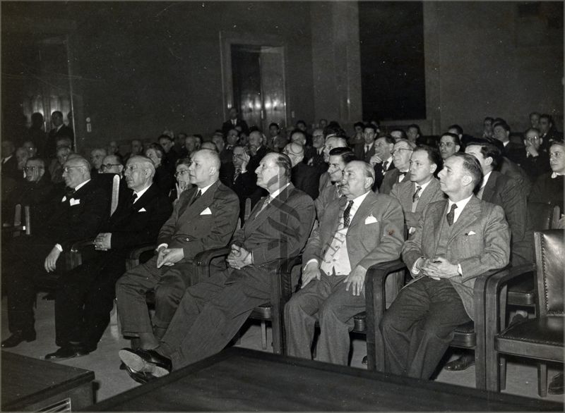 Parte dell'uditorio presente in aula magna alla conferenza del Prof. Antoine Lacasasgne. In prima fila, da sinistra: il Prof. Domenico Marotta (primo) e il Dr. Massimo Pantaleoni (quarto).