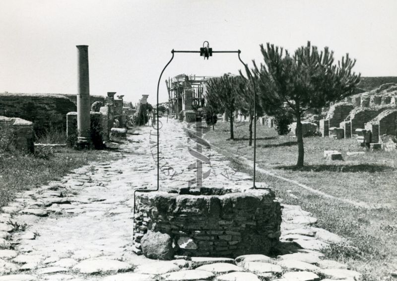 Una strada di Ostia Antica