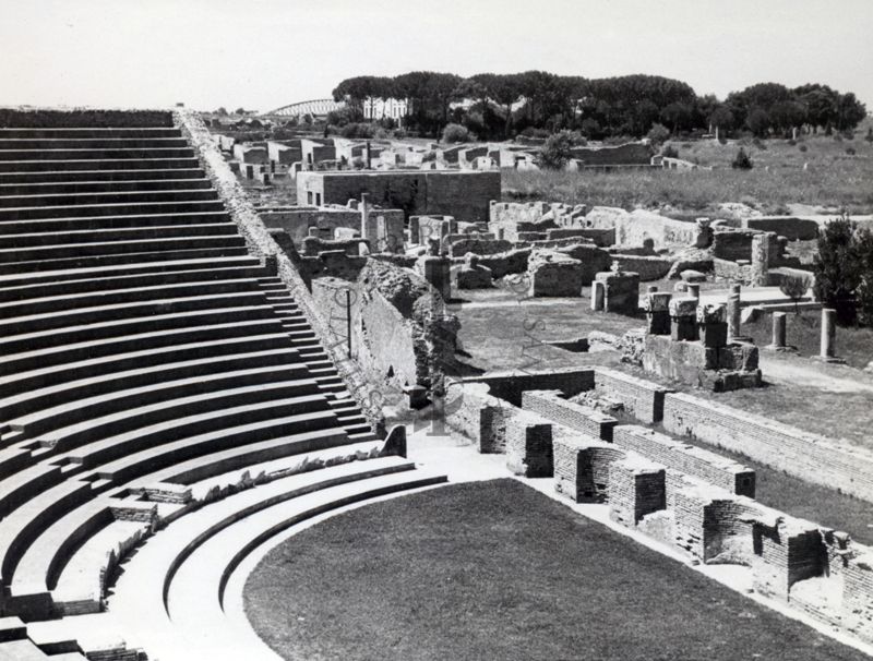 Un'angolo dell'anfiteatro di Ostia Antica