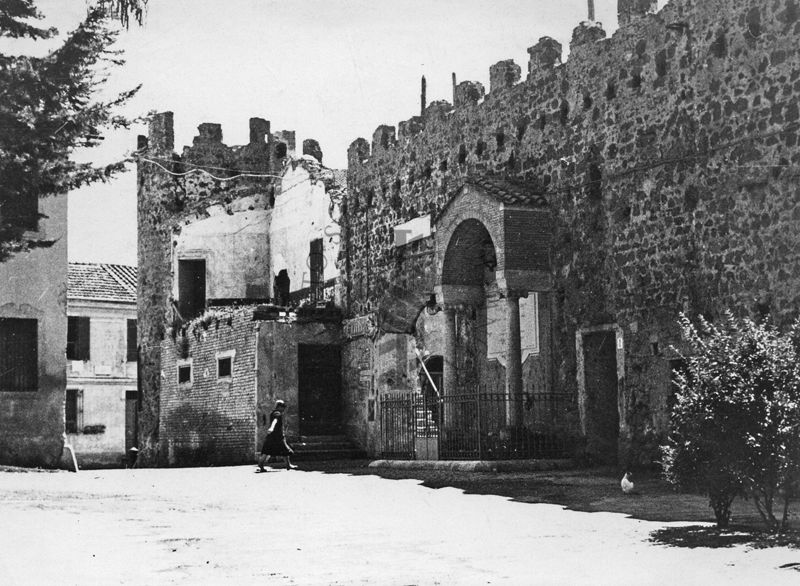 Le vecchie mura di Ostia Antica