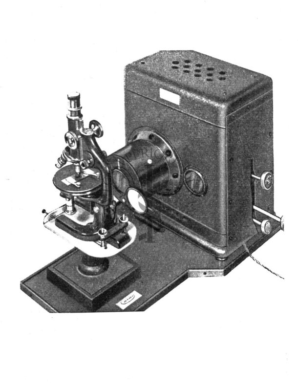 Microscopio fluorescente: veduta generale dell'apparecchio Reichert completo